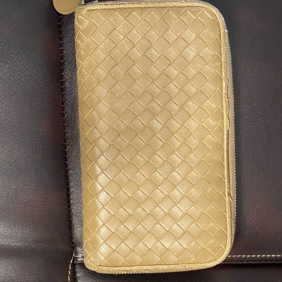 Bottega Veneta Tan Leather Wallet - Picture 2 of 10